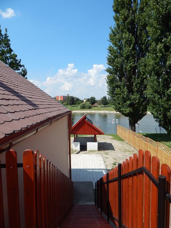 Napsugar Apartman باجة الغرفة الصورة